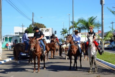 Cavalgada marca abertura da 30º Expovil