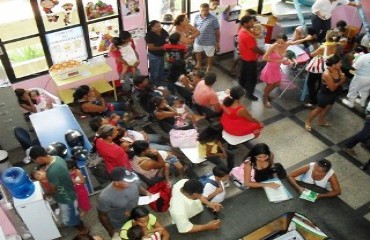 SAÚDE - Hospital infantil Cosme e Damião fica lotado e pais de crianças se desesperam com atendimento ineficiente – Fotos e vídeo