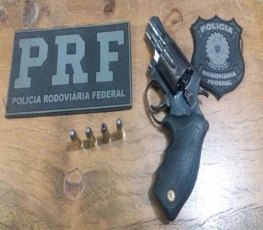 RO-459: PRF detém homem com revólver escondido em veículo