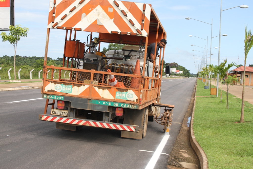 Concluída pintura de sinalização da avenida Jorge Teixeira