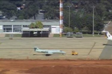 Aeronave da FAB faz pouso de emergência no aeroporto de Brasília