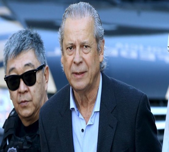 Agentes acham carregador de celular na cela de José Dirceu