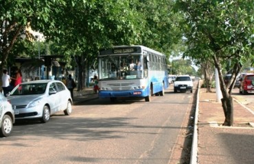 PARADA DE ÔNIBUS - Saiba seus direitos e como denunciar abusos por parte de motoristas 