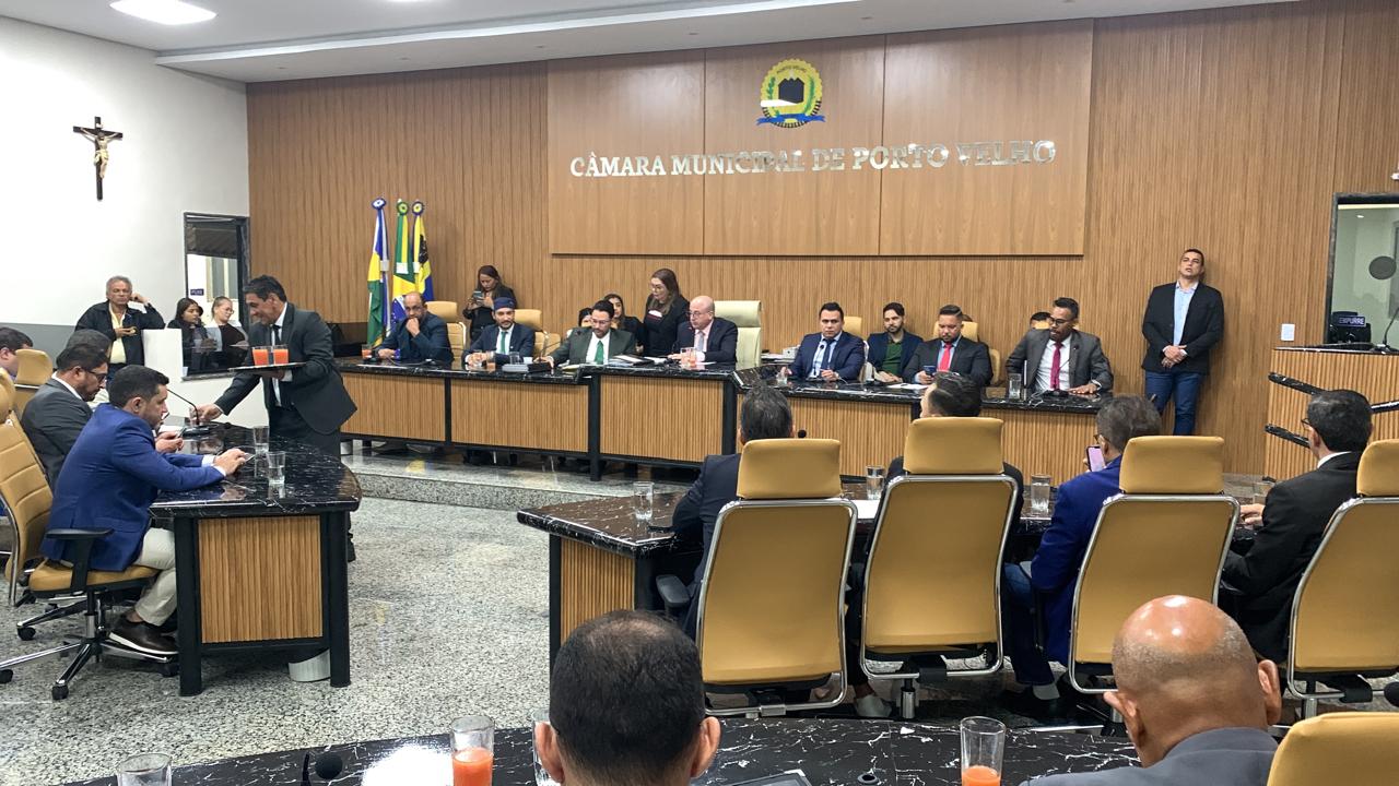 RESULTADO: Em enquete, maioria dos leitores defende fim de salário para vereadores