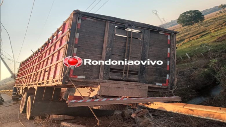 TRAGÉDIA: Passageiro morre após caminhão descontrolado bater e destruir poste na BR-364