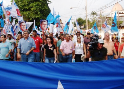 Camurça arrasta multidão em caminhada pelo centro da cidade 