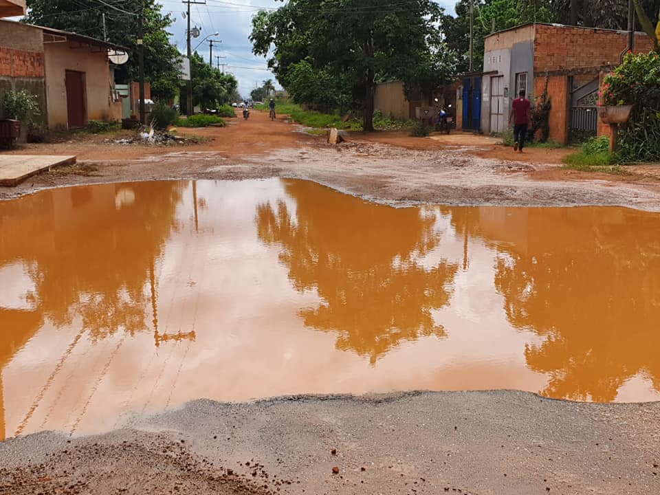 CENA DA CIDADE: Avenida Raimundo Cantuária está abandonada em trecho na zona Leste