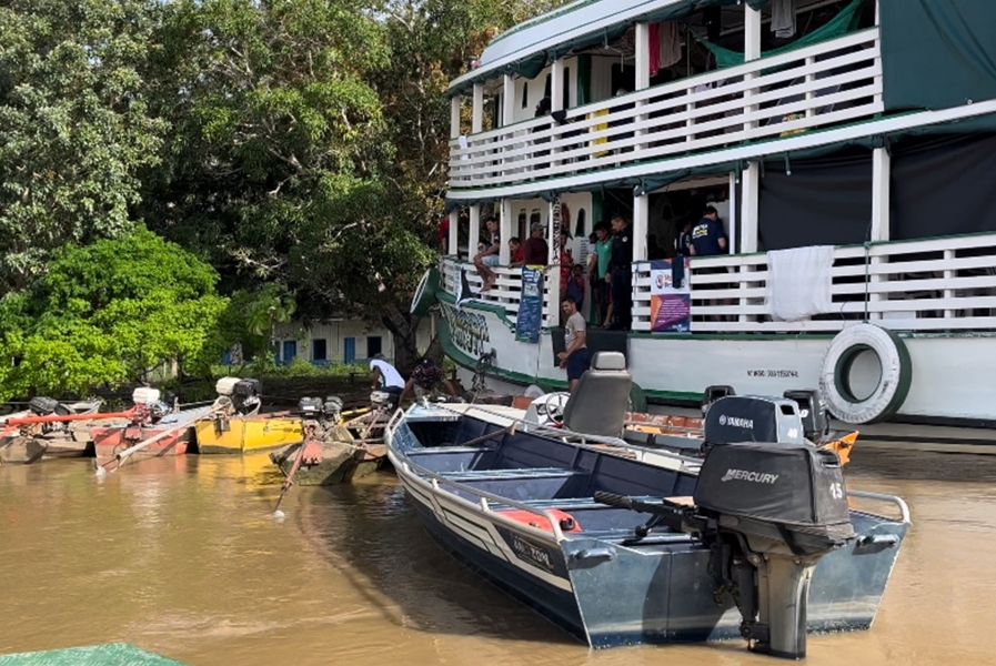 RESSACA E PAPAGAIOS: Localidades atingidas pela cheia no Rio Madeira recebem barco da Justiça