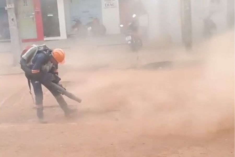 BADERNEIRO: Funcionário da Empresa de Água é flagrado fazendo bagunça em Ariquemes