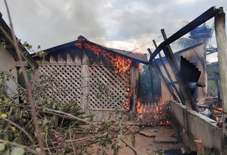 TENSÃO NO CAMPO: Desintrusão gera revolta e destruição de propriedades no interior de RO