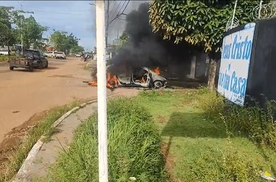 SINISTRO: HB20 pega fogo e fica destruído em avenida da capital