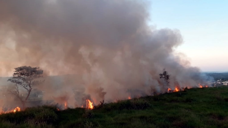 LINHA 607: Incêndio causa prejuízos em propriedade na zona rural de Jaru