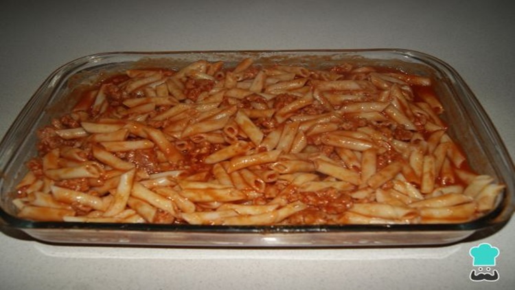 PRÁTICO: Macarrão com carne moída e molho de tomate para o almoço