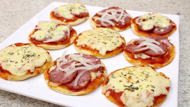 IRRESISTÍVEL: Que tal sextar saboreando deliciosas minipizzas de calabresa?