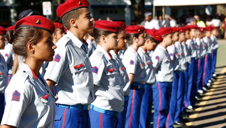 MENOS DE 18 ANOS: Estão abertas 480 vagas para o concurso Colégio Militar; Confira o edital