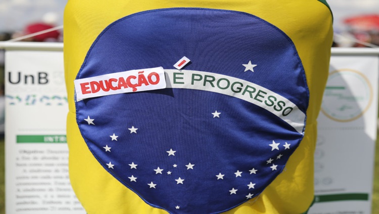 SALÁRIOS: Professores brasileiros têm remuneração menor que a média mundial