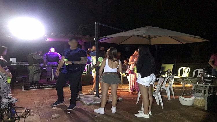 CORONAFEST: Polícia Militar interrompe festa particular com cerca de 50 pessoas