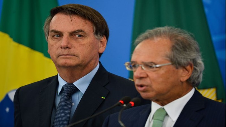 BOLSA FAMÍLIA: Bolsonaro descarta suspender reajuste a aposentados 