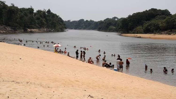 TRAGÉDIA: Criança morre afogada em balneário na BR-364 quando se divertia com o pai