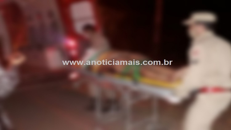 AGONIZANDO: Mulher é encontrada caída com motocicleta após grave acidente