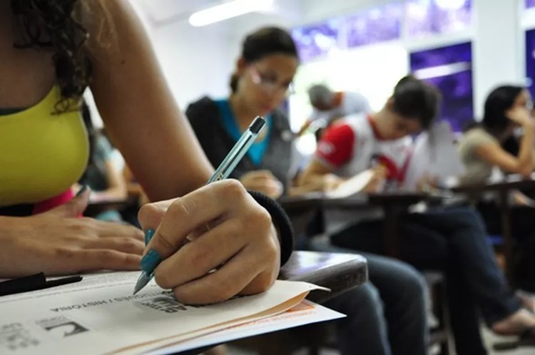 APOIO: Estudantes com Fies podem suspender parcelas a partir de hoje