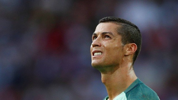 CAMISA AUTOGRAFADA: Mansão de Cristiano Ronaldo é furtada enquanto ele defendia a seleção de Portugal