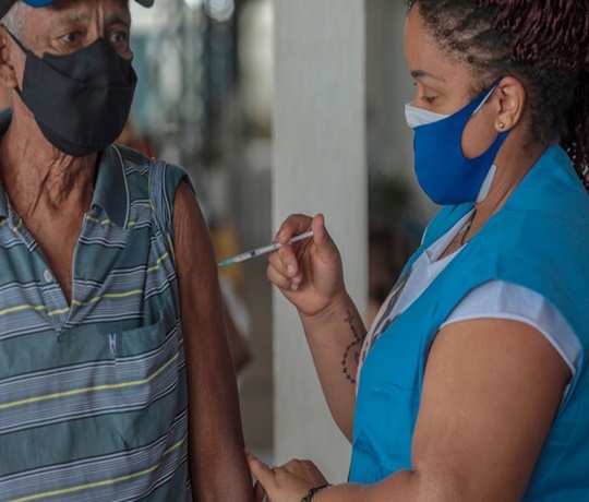 PORTO VELHO: Aberto agendamento para vacinação contra Covid-19 em idosos a partir de 75 anos