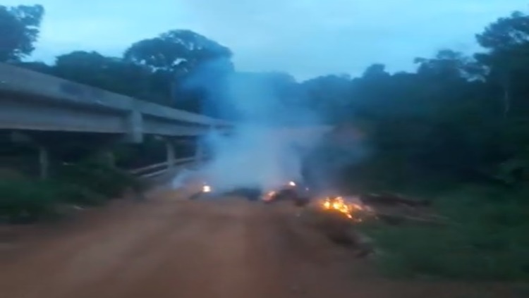 MISTÉRIO: Vídeo mostra ponte do Córrego do Jacu da Vala incendiada