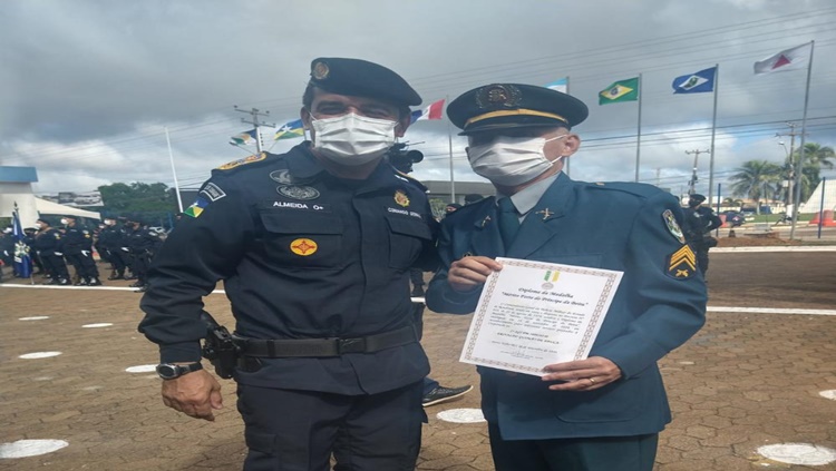 RECONHECIMENTO: Sargento Gusmão recebe maior outorga da Polícia Militar de Rondônia