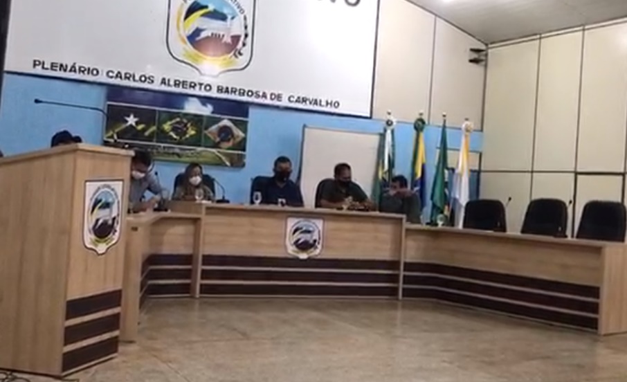 ASSISTA: Coletiva de imprensa do prefeito Valteir Queiroz de Candeias do Jamari 