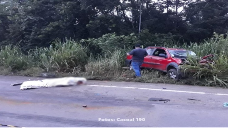 TRÁGICO: Motorista é arremessado de carro e morre após colisão frontal 