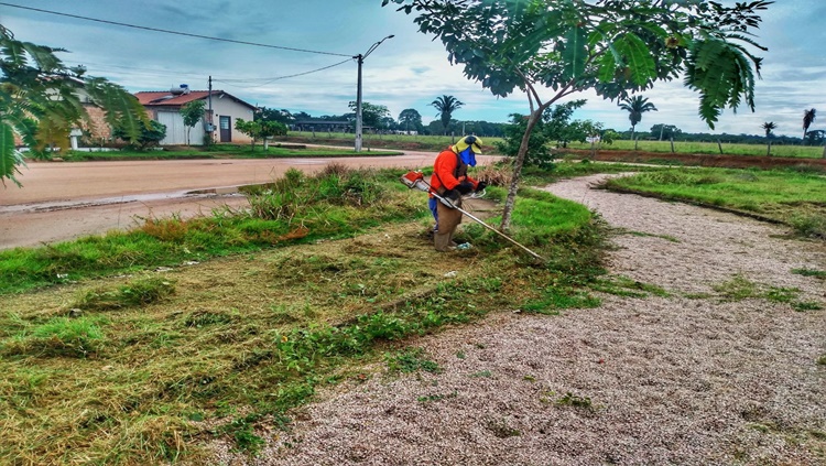 LIMPEZA: Mutirão é realizado nos residenciais Orgulho do Madeira e Cristal da Calama