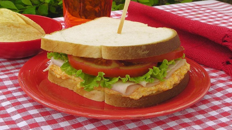 FÁCIL: Confira a receita de sanduíche natural super prática de preparar