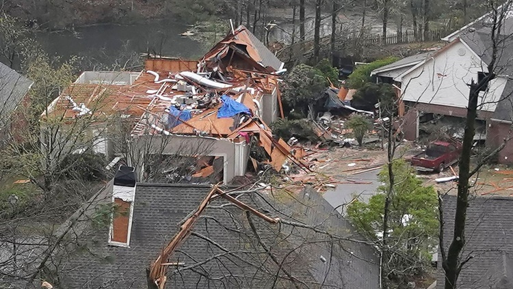 TRAGÉDIA: Tornados deixam ao menos cinco mortos e causa danos nos Estados Unidos