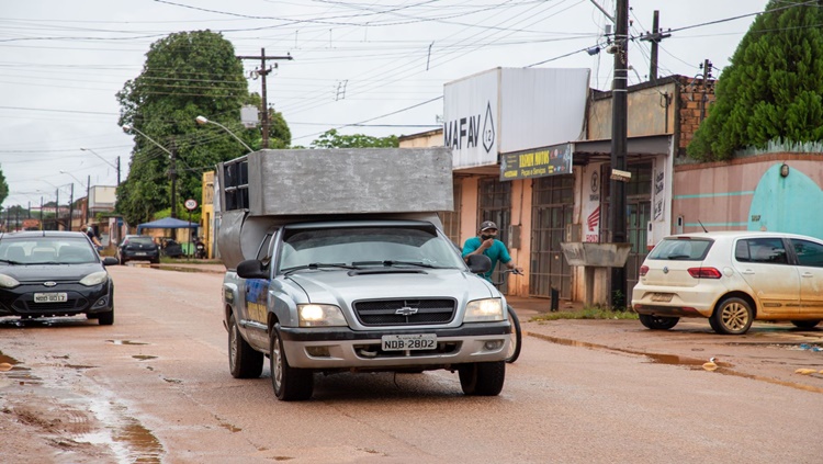 PORTO VELHO: Carro de som é utilizado para orientar população dos riscos da Covid-19