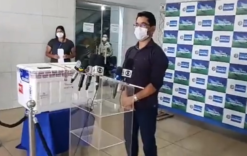 ASSISTA: Agevisa fala sobre nova remessa de doses; 24 mil imunizantes chegaram hoje