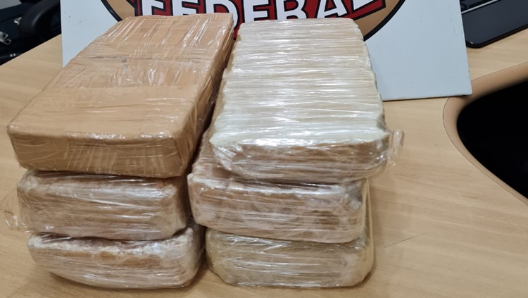 FLAGRANTE: Jaruense é preso em porto clandestino transportando 6 kg de cocaína para Guajará