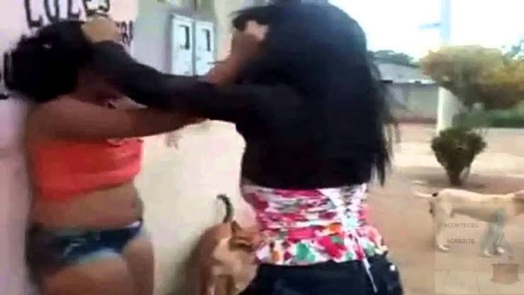 FORAGIDA: Mulher agredida pela companheira chama a polícia e também vai presa