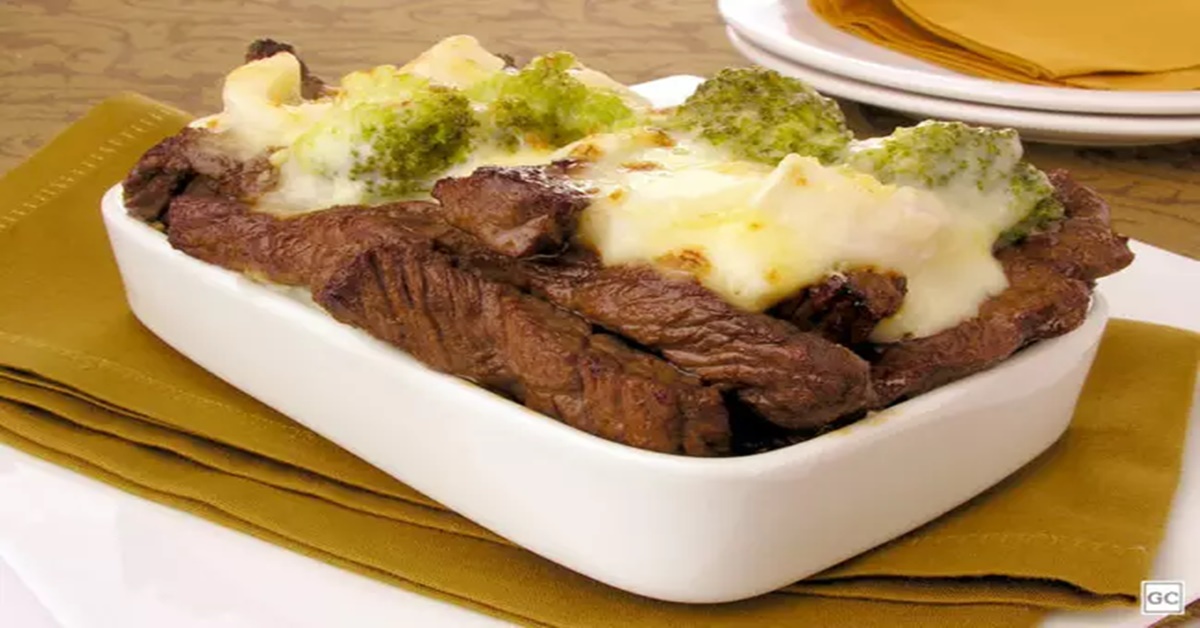 ALMOÇO: Tiras de carne ao requeijão para uma refeição rápida e deliciosa