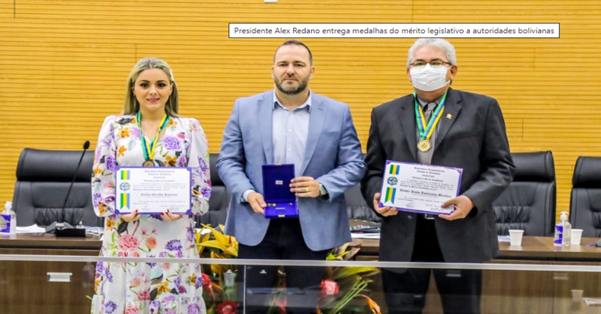 HONRA: Presidente Alex Redano entrega medalhas do mérito legislativo a autoridades bolivianas