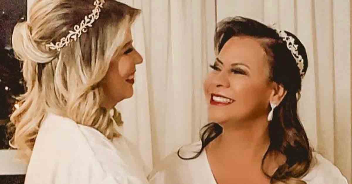 'DEUS ME DEU, DEUS TOMOU': Mãe de Marília Mendonça publica foto com a cantora no Instagram