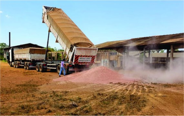 RONDÔNIA: Produtores rurais são beneficiados com a entrega de mais de mil toneladas de calcário