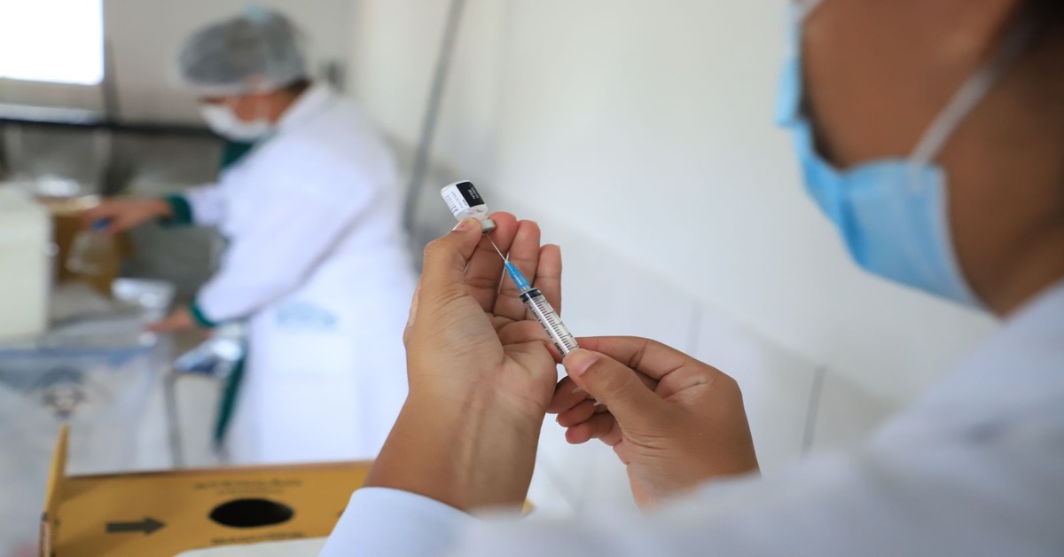 NESTA QUARTA E QUINTA: Vacinação contra a covid-19 acontece em Unidades de Saúde e no PVH Shopping