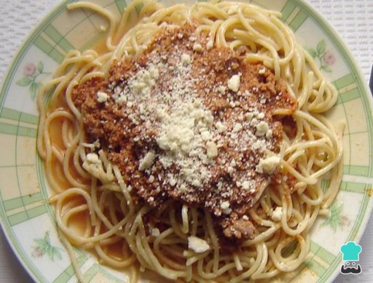 SIMPLES: Macarrão à bolonhesa é a opção perfeita para o seu almoço