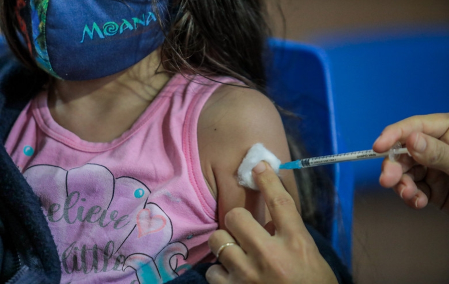 COVID-19: Vacinação nas escolas de Porto Velho inicia com 300 doses aplicadas