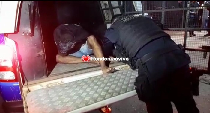 PORRADA: População persegue e espanca ladrão que assaltou homem no Centro