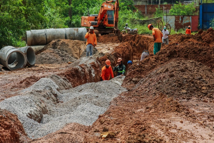 INFRAESTRUTURA: Obras de drenagem acontecem no bairro Cascalheira
