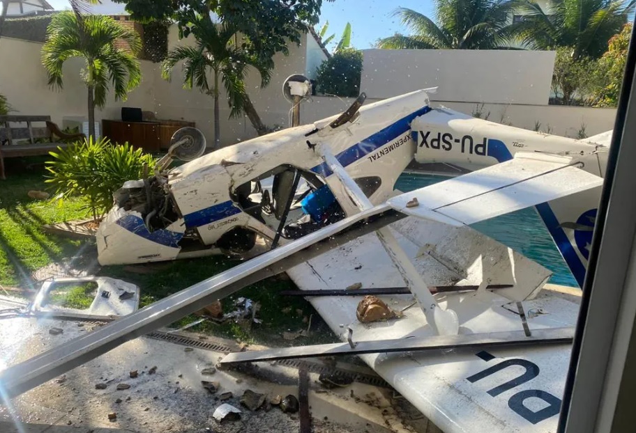 ACIDENTE: Avião cai em condomínio no Rio de Janeiro na tarde desta segunda-feira