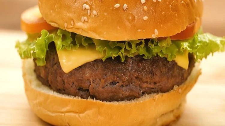 DELICIOSO: Que tal preparar um hambúrguer caseiro para saborear nessa sexta?
