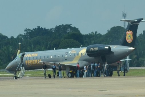 CENA DA CIDADE - Avião da Polícia Federal aterrissa em Porto Velho 